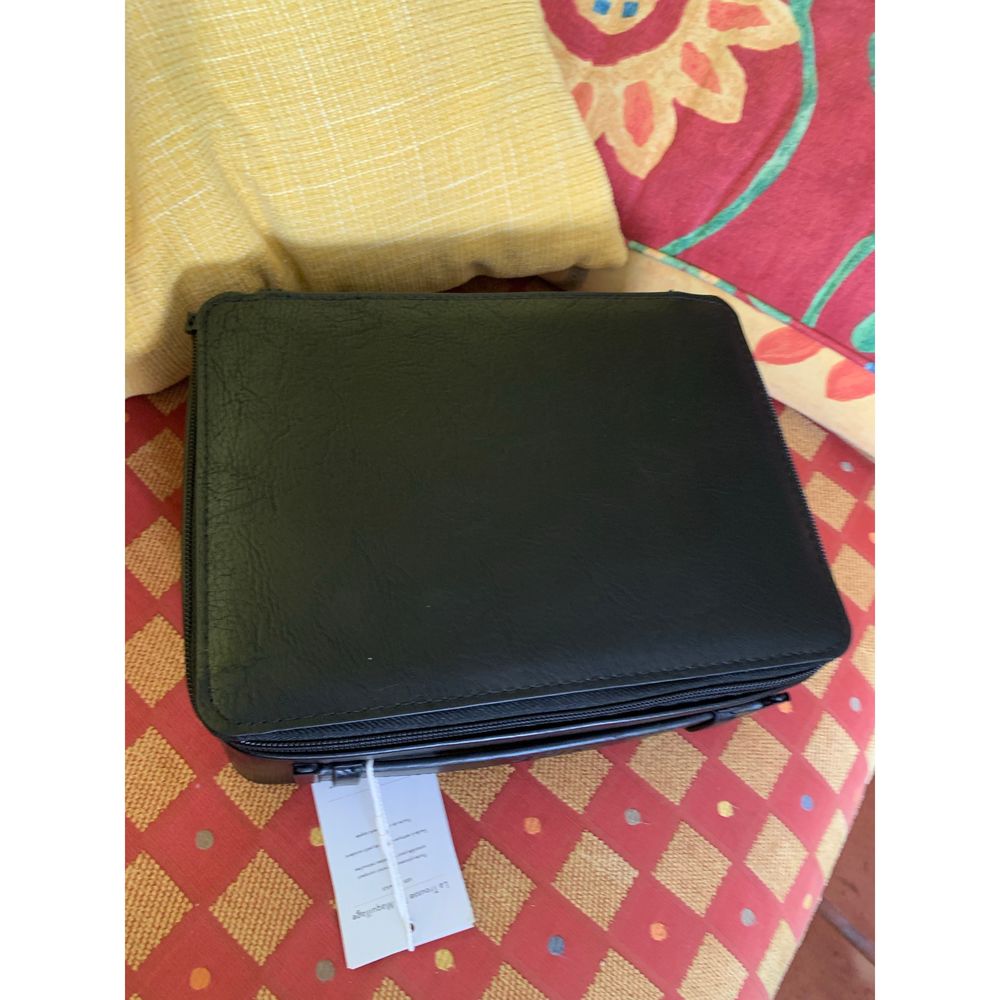 NWT Beis Faux Leather Vegan Cosmetic Case in Black - Picture 8 of 9